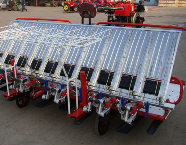 What is the working principle of rice transplanter?