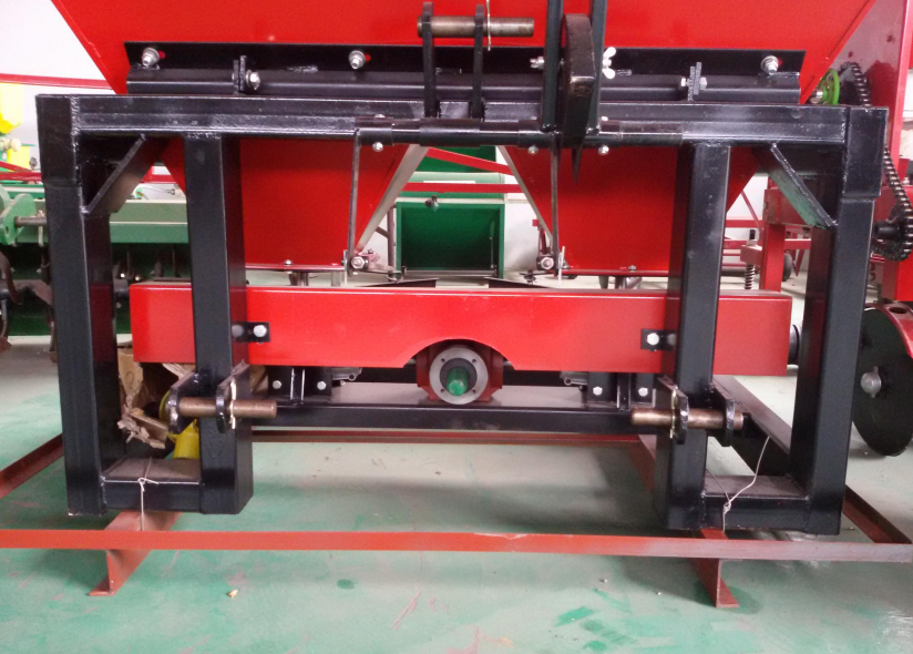 Twin spinner broadcast seeder